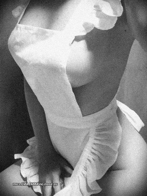 10P Hot heavy-chested amateur babes posing sexy