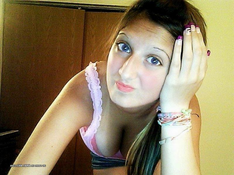 10P Blue-eyed busty babe teasing on webcam