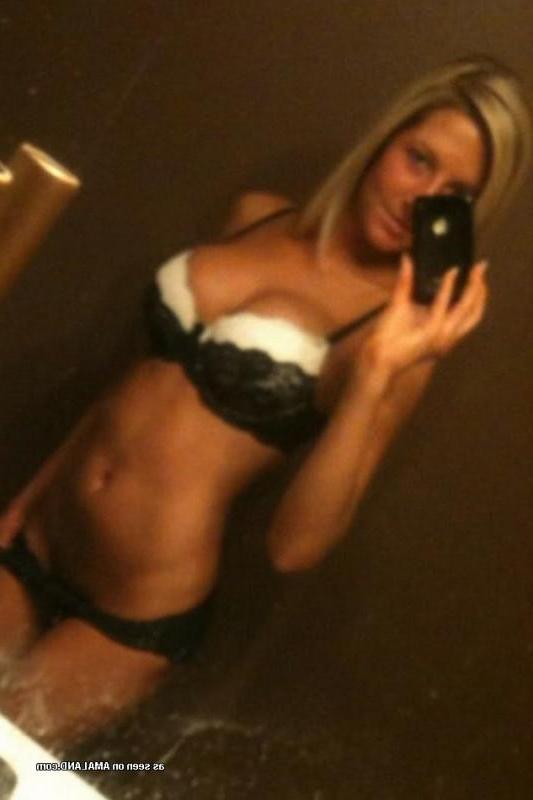 13P Gallery of naughty heavy-chested babes displaying their tits