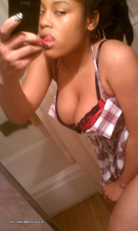 10P Collection of heavy-chested girlfriends posing for the cam