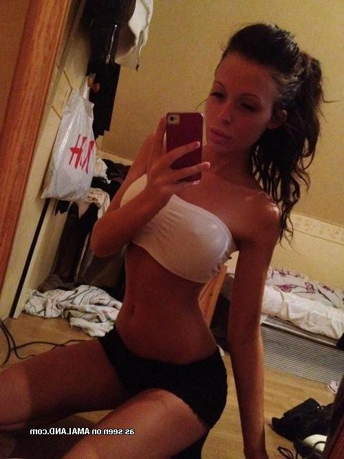10P Busty brunette babes hot self-shot picture collection