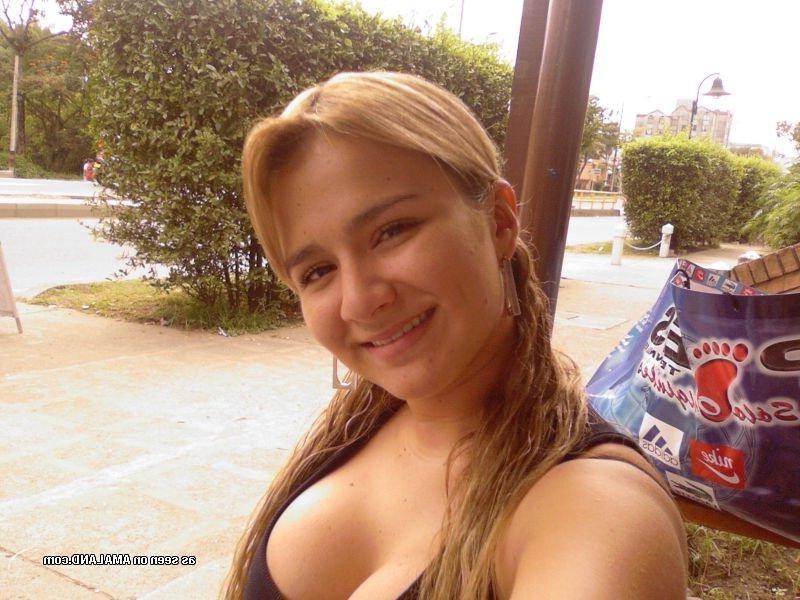 4P Selection of amateur heavy-chested chicks posing sexy