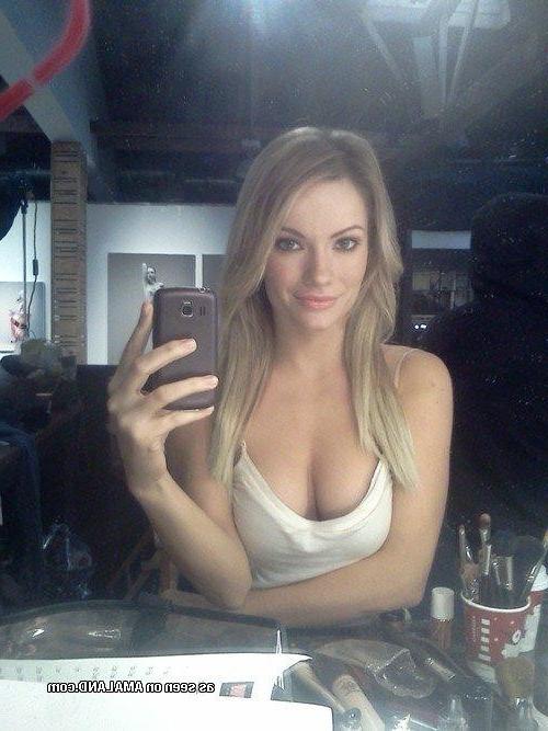 13P Collection of sexy heavy-chested babes camwhoring