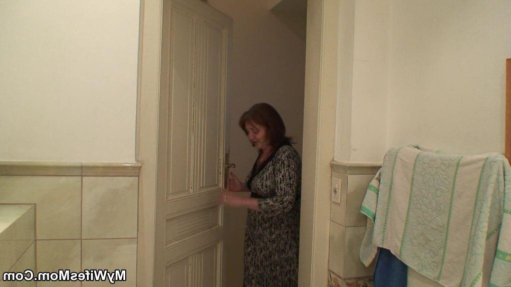14P A Guy Is Fucking His Wifes Busty Old Mom