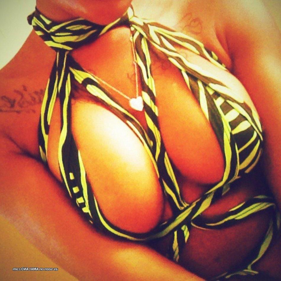10P Heavy-chested chicks showing off their nice funbags