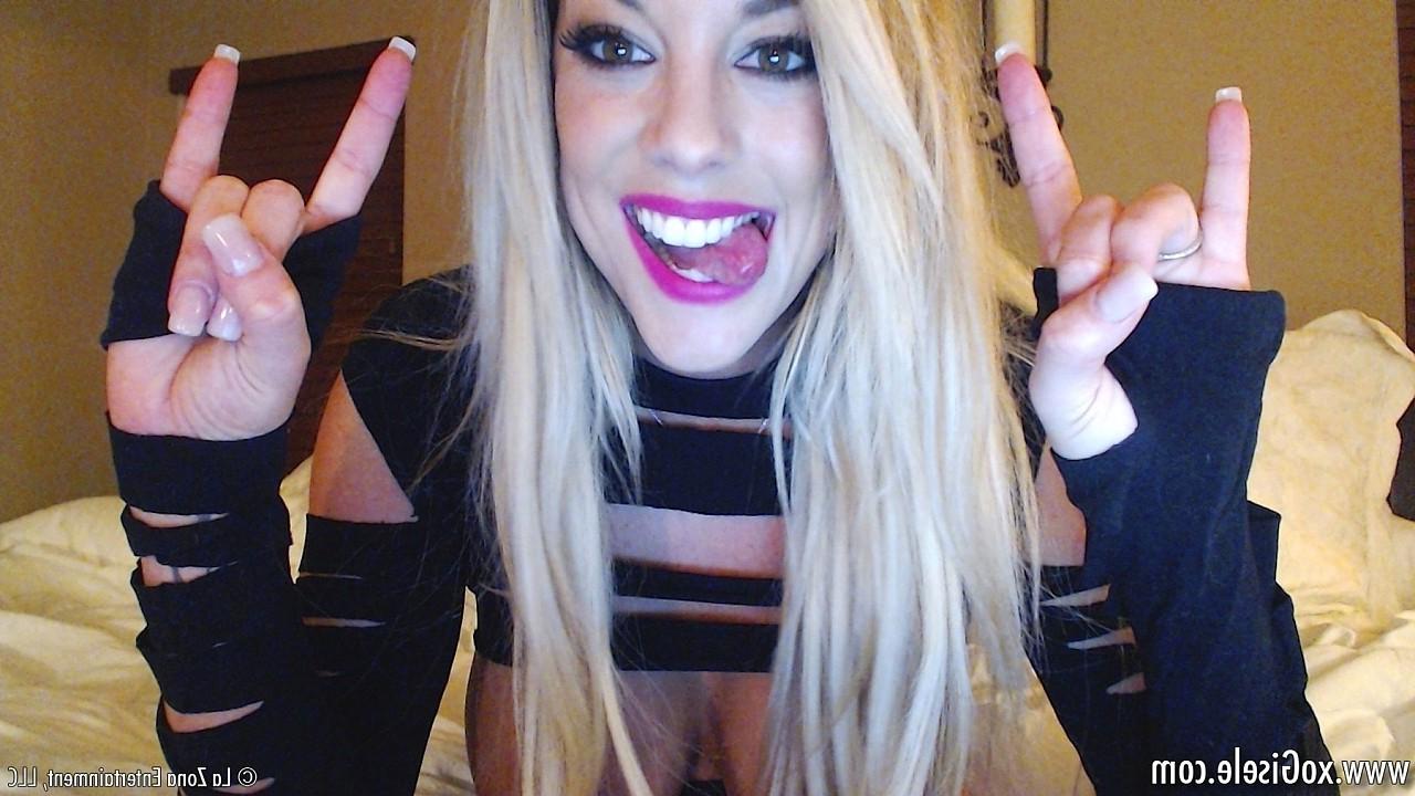 15P Busty blonde XO Gisele displays her humongous titties