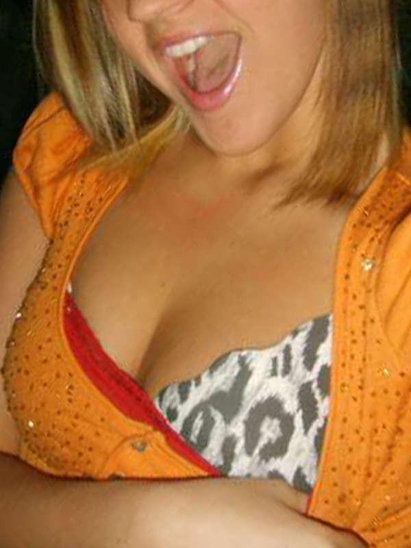 15P Pictures of busty amateur sexy honeys