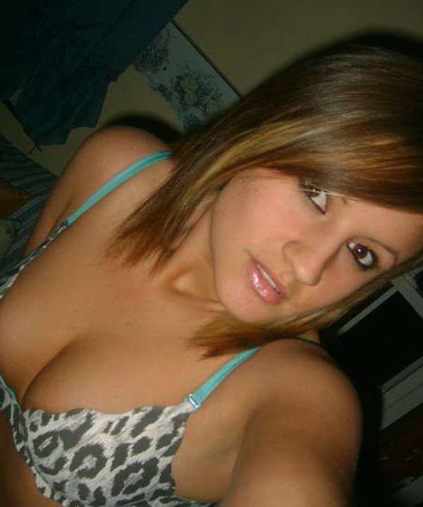 15P Pictures of busty amateur sexy honeys