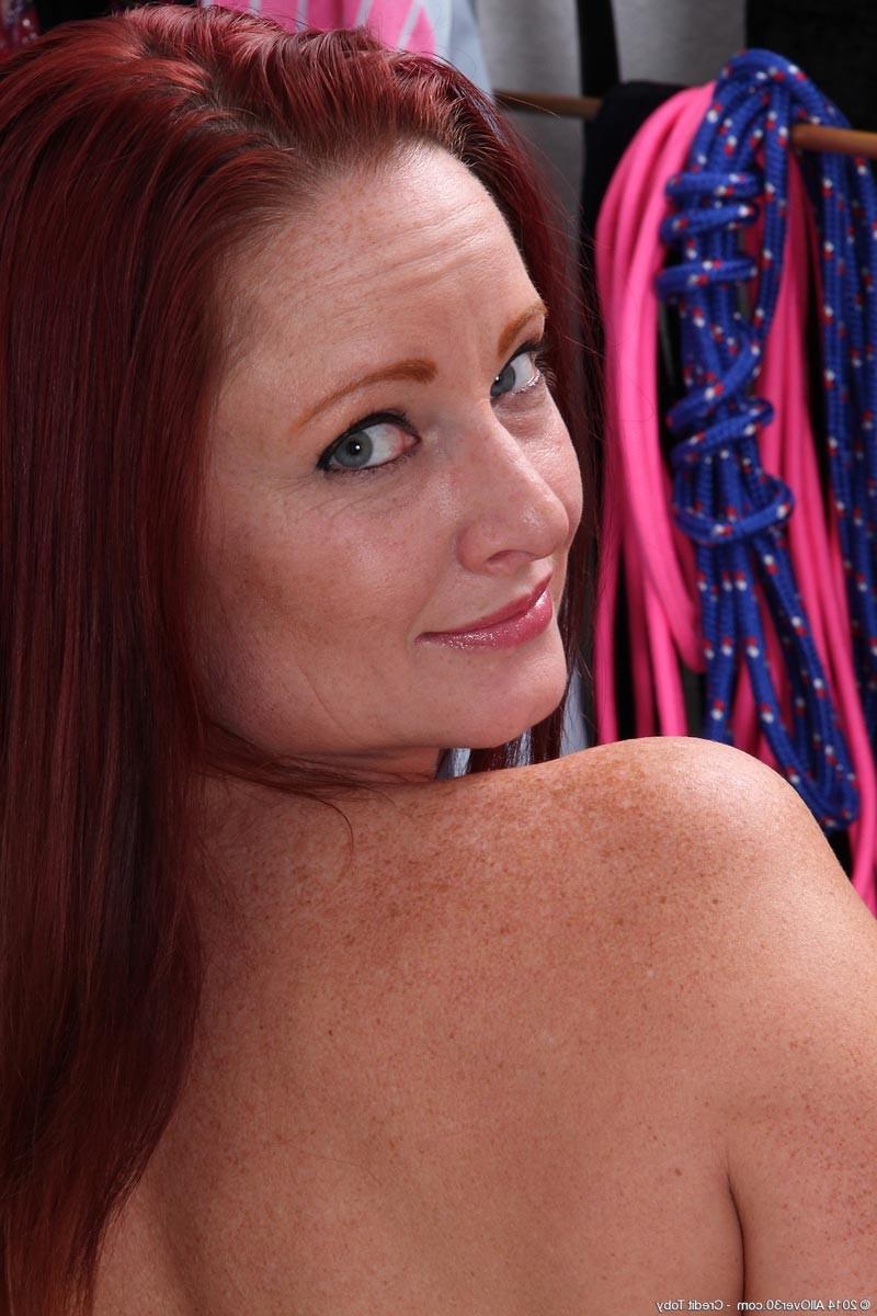 15P Busty milf goddess spreads in the closet