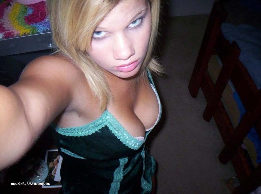 16P Pictures of a heavy-chested GF camwhoring