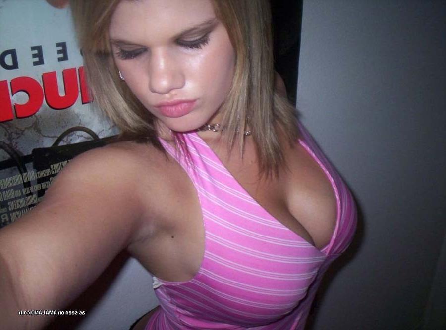16P Pictures of a heavy-chested GF camwhoring