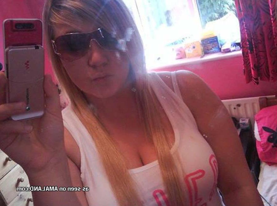 16P Hot photo compilation of steamy selfpics of busty chicks
