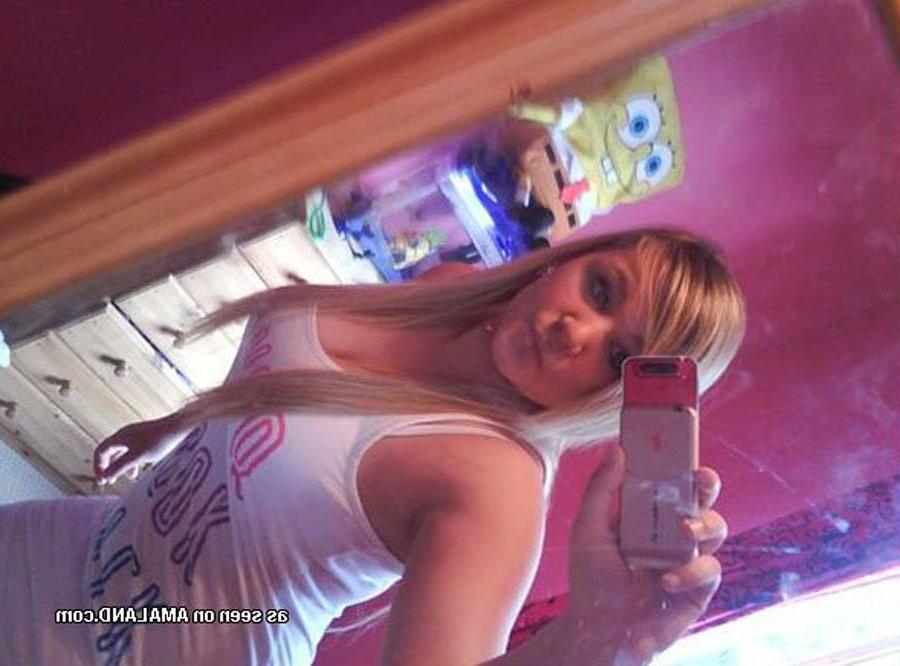 16P Hot photo compilation of steamy selfpics of busty chicks