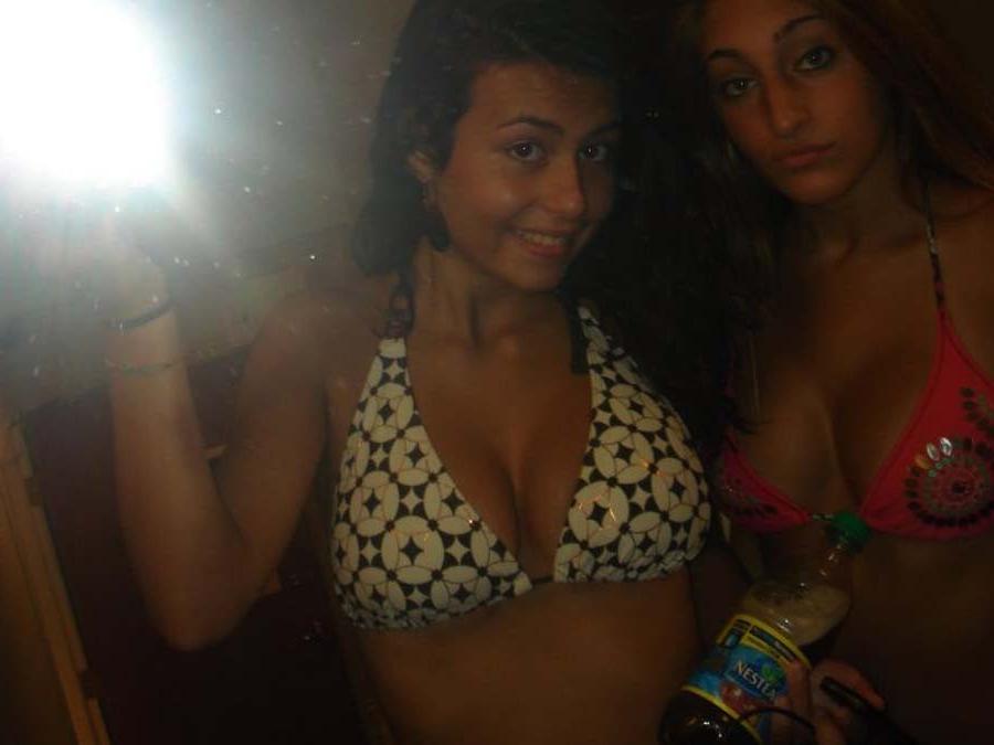 15P Busty amateur girlfriends showing off on cam