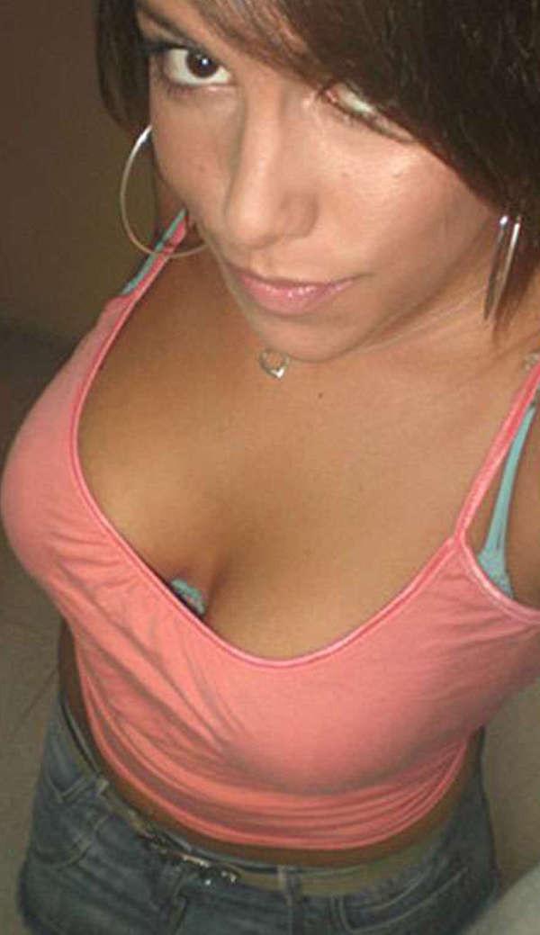 15P Pictures of heavy-chested amateur babes