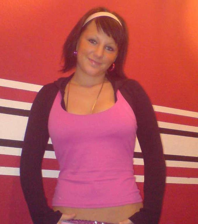 15P Selfpics of a kinky heavy-chested babe