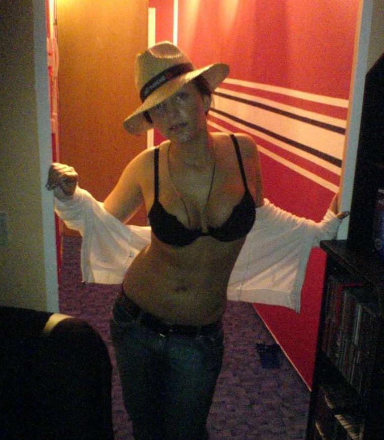 15P Selfpics of a kinky heavy-chested babe