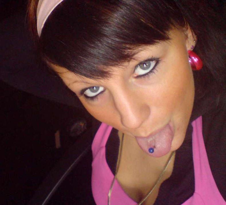 15P Selfpics of a kinky heavy-chested babe