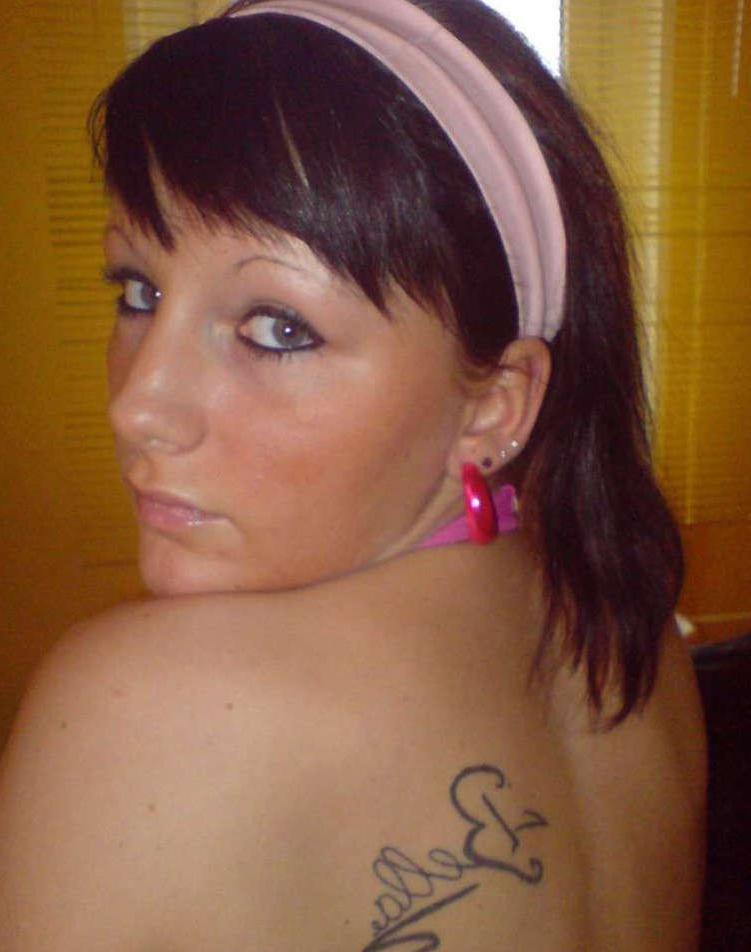 15P Selfpics of a kinky heavy-chested babe