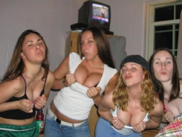 15P Photo compilation of big-tittied girlfriends