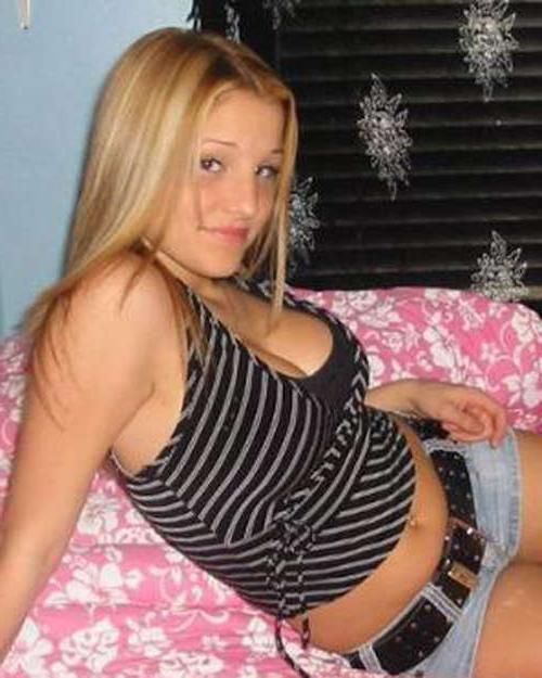 15P Pictures of heavy-chested bikini babes