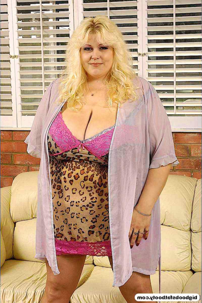 16P Amateur plumper milf Rock Rose fucking black guy
