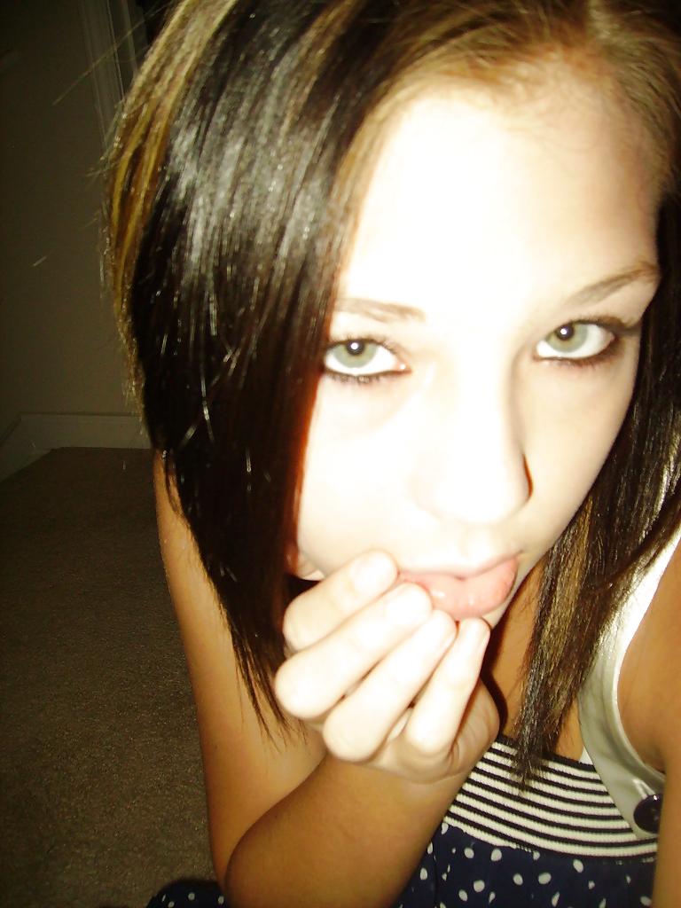 19P Smoking hot self pics of Maddie