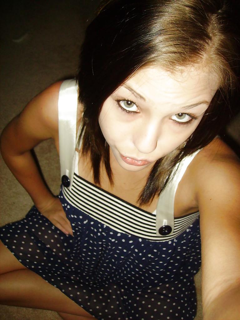 19P Smoking hot self pics of Maddie