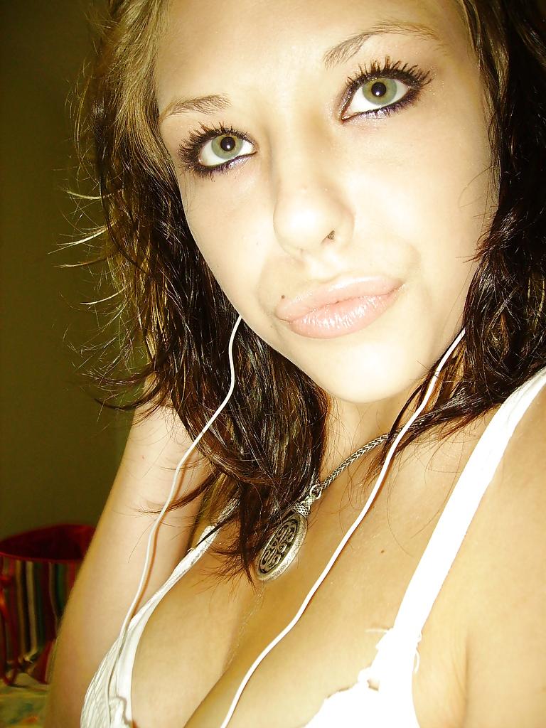 19P Smoking hot self pics of Maddie