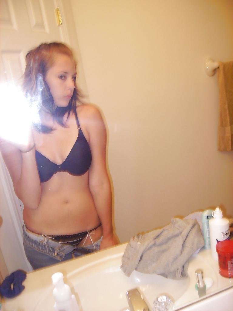 19P Smoking hot self pics of Maddie