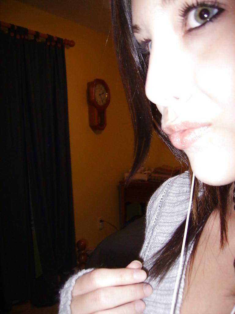 19P Smoking hot self pics of Maddie