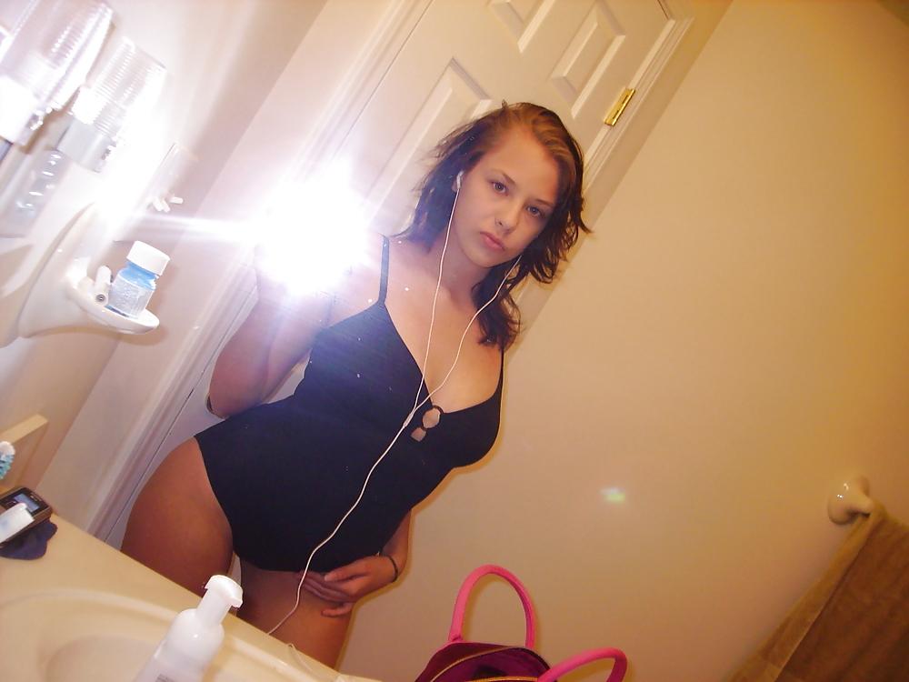 19P Smoking hot self pics of Maddie