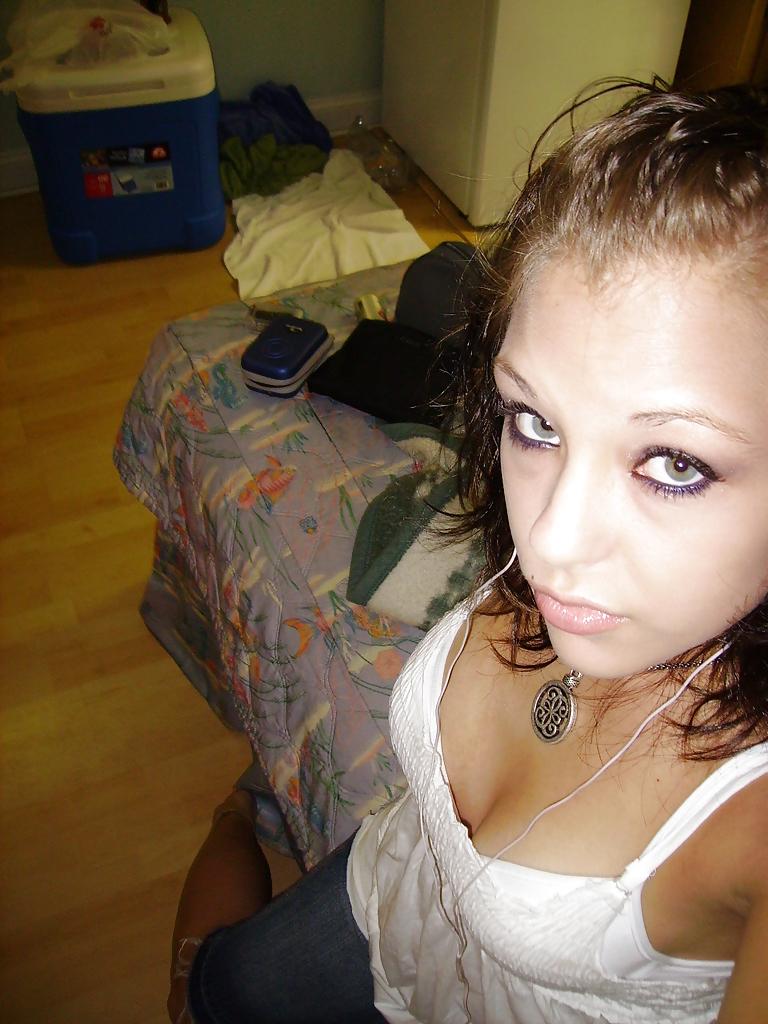 19P Smoking hot self pics of Maddie