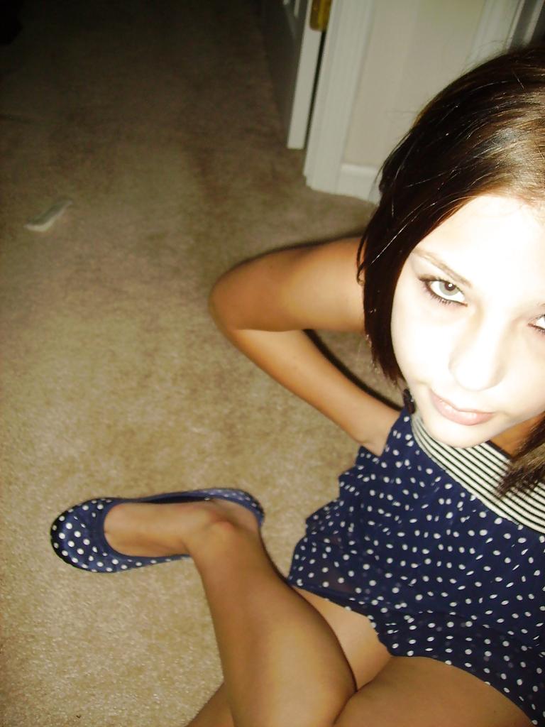 19P Smoking hot self pics of Maddie