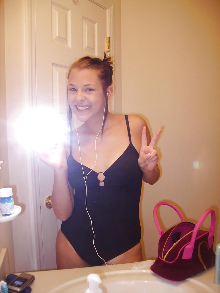 19P Smoking hot self pics of Maddie