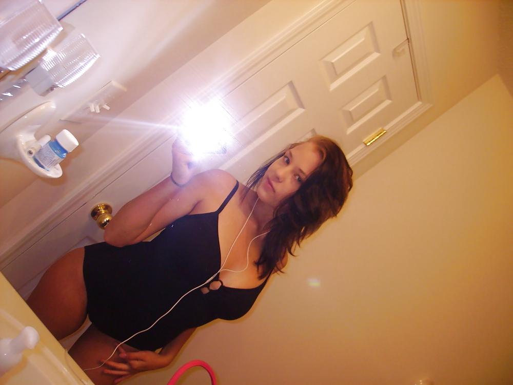 19P Smoking hot self pics of Maddie
