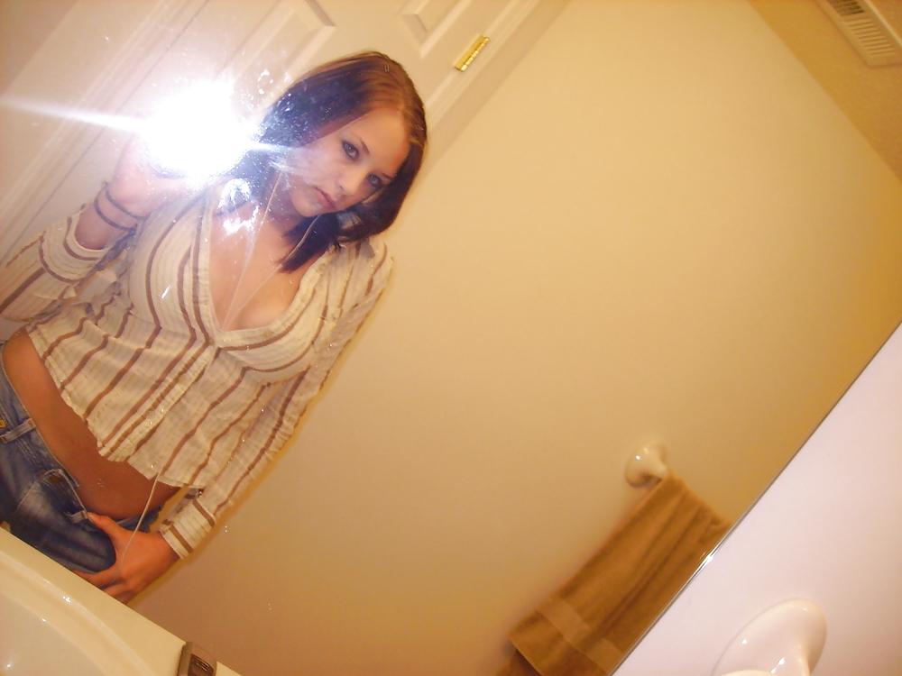 19P Smoking hot self pics of Maddie