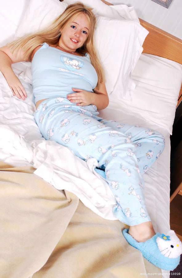 16P Busty amateur kirsten teasing on the bed in her pajamas