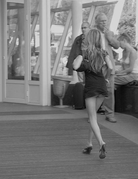 15P Bimbos pay no attention on guy shooting their upskirt
