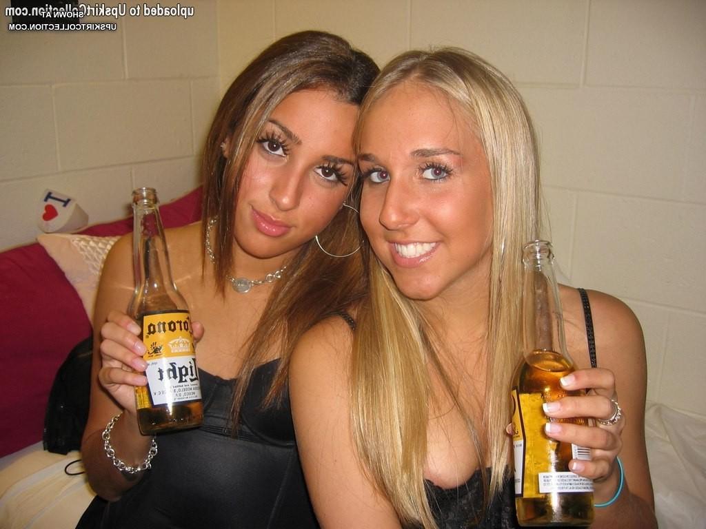 12P They laugh and sexily tease with downblouse view