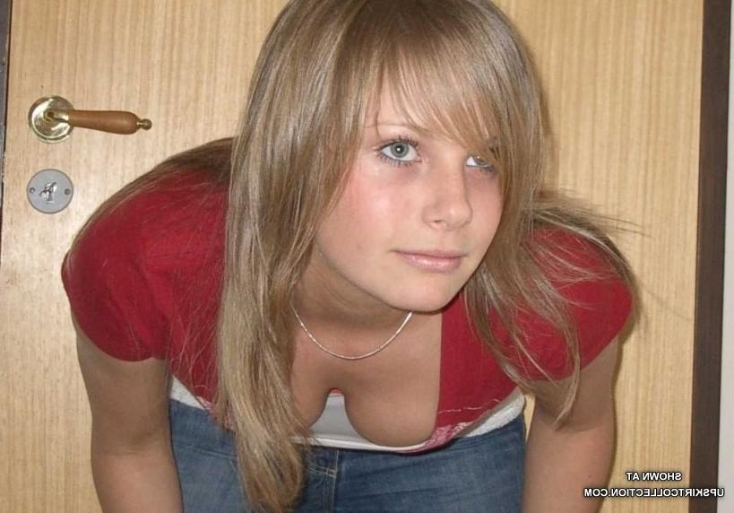 12P Wonderful downblouse view is exposed by sexy gals