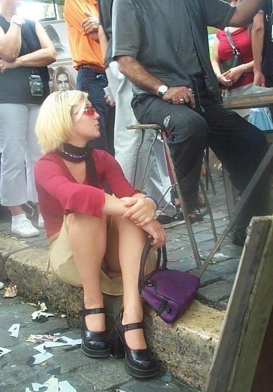 15P Guy follows chicks and shoots public upskirt