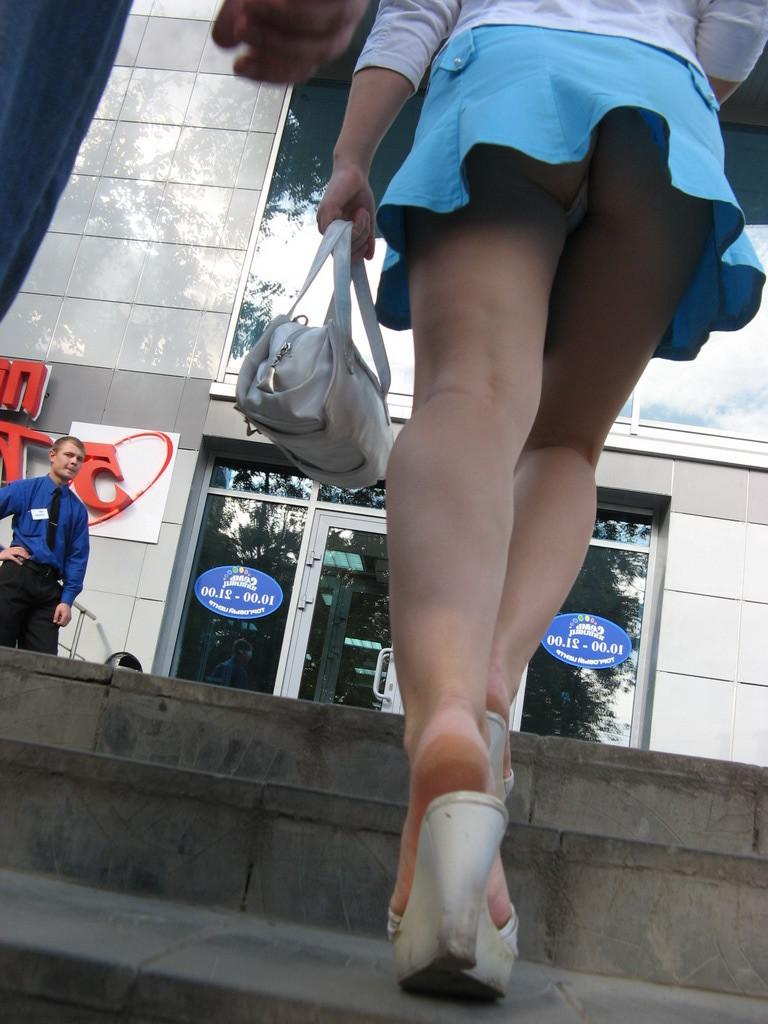15P Guy follows chicks and shoots public upskirt