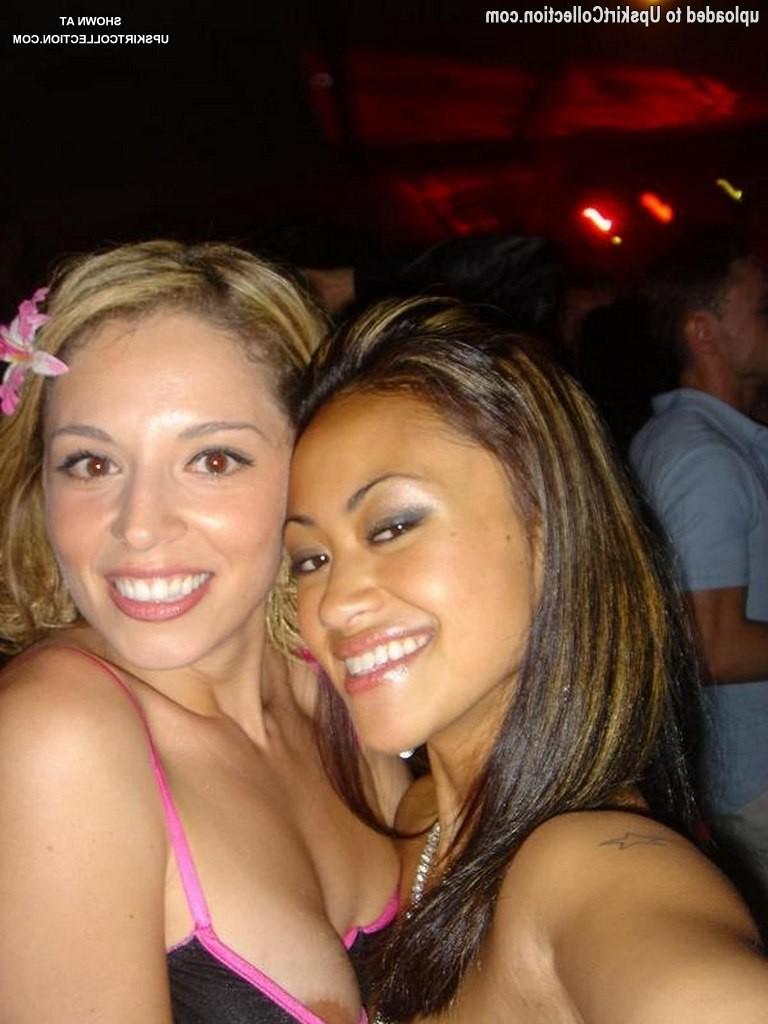 15P Super stars have their downblouse voyeured