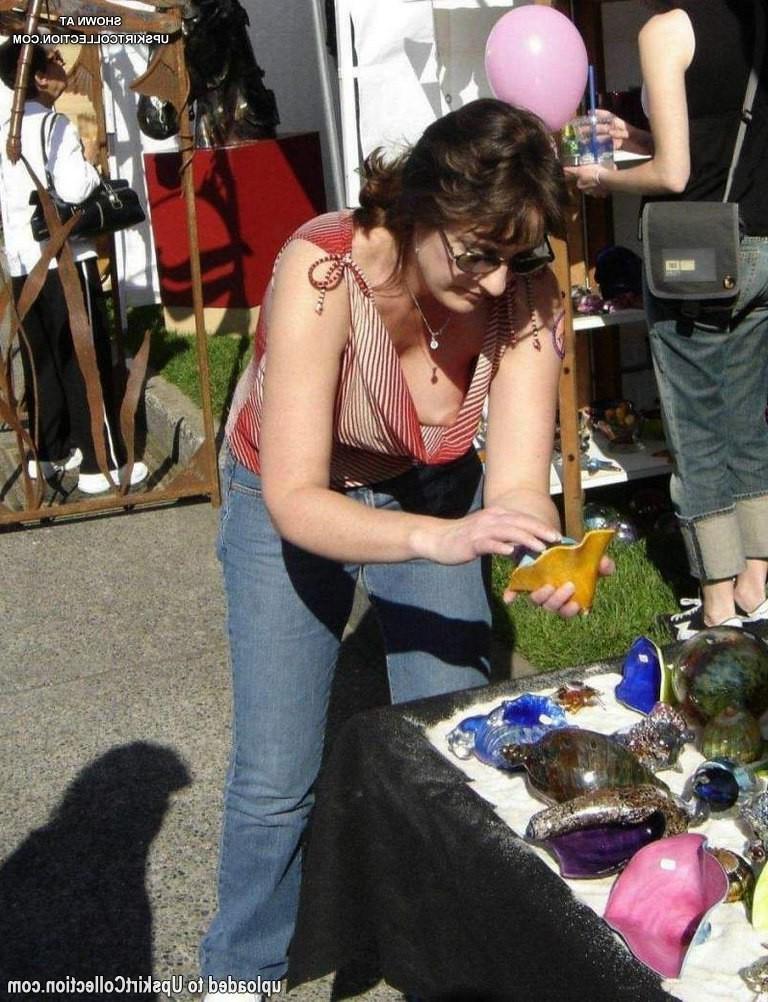 15P Super stars have their downblouse voyeured