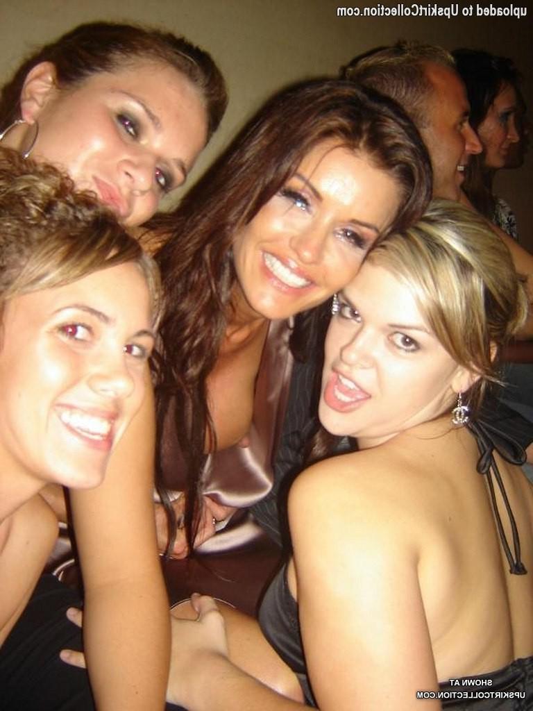 15P Super stars have their downblouse voyeured