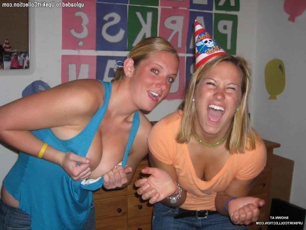 12P Babes press tits in exciting downblouse pics