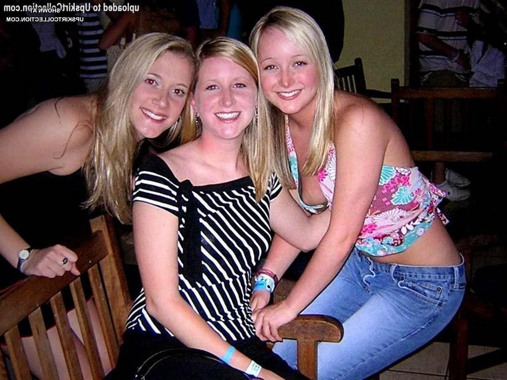 12P Babes press tits in exciting downblouse pics