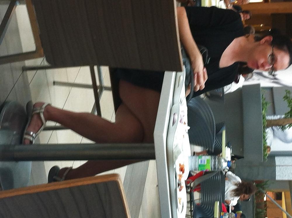 23P At a food court