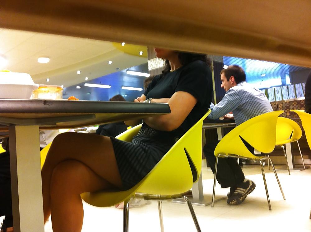 23P At a food court